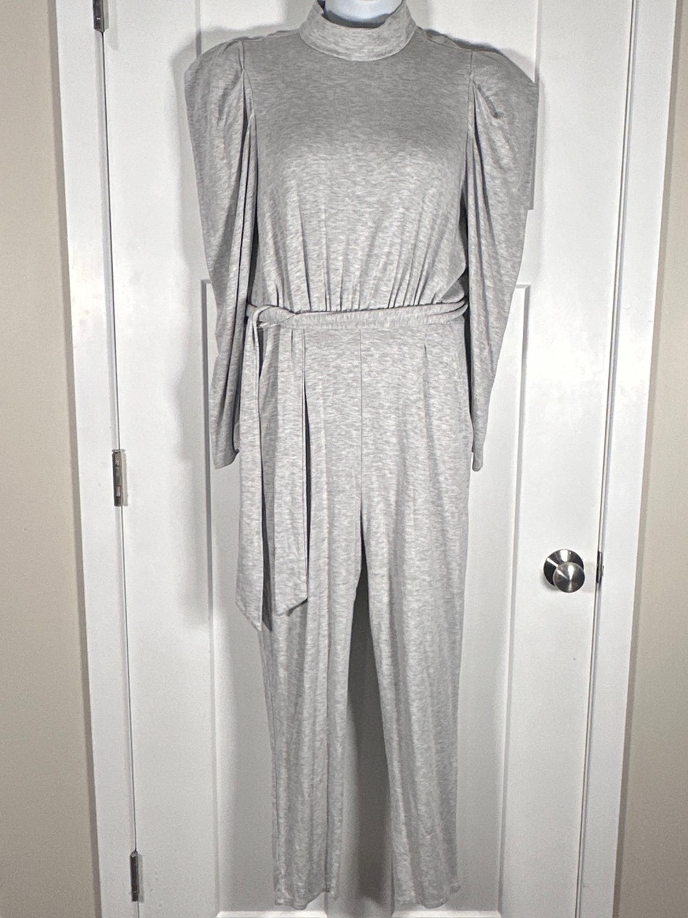 Express Light Gray Cozy Puff-Sleeve Jumpsuit with Pockets and a Self Tie Size M